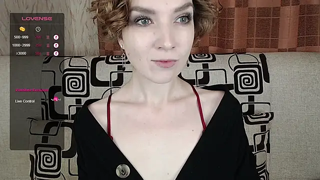 Snapshot of TinaWince chatting on 10/31/25, 04:24 TinaWince online show from 10/31/25, 04:24