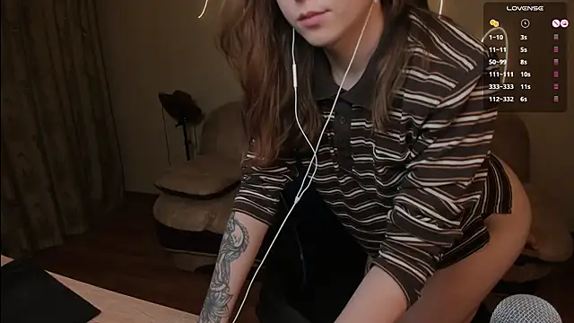 Snapshot of Kami_kam chatting on 03/10/25, 09:51 Kami kam online show from 03/10/25, 09:51