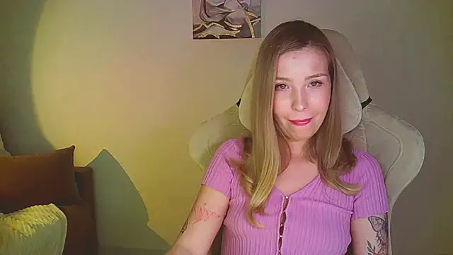 mia raspberrie online show from 06/22/26, 09:56