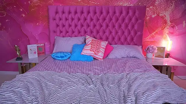 Snapshot of ArianaDarkk chatting on 09/29/25, 08:02 ArianaDarkk online show from 09/29/25, 08:02