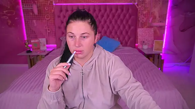 Snapshot of ArianaDarkk chatting on 10/13/25, 07:47 ArianaDarkk online show from 10/13/25, 07:47