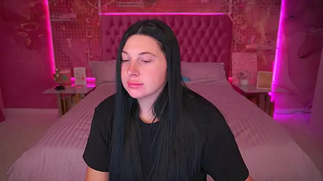 Snapshot of ArianaDarkk chatting on 10/17/25, 07:49 ArianaDarkk online show from 10/17/25, 07:49