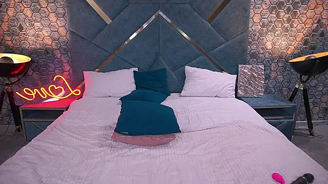 Snapshot of ArianaDarkk chatting on 10/19/25, 07:47 ArianaDarkk online show from 10/19/25, 07:47