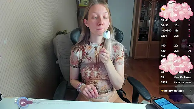 Snapshot of cutieMila chatting on 10/17/25, 05:15 cutieMila online show from 10/17/25, 05:15