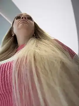 Snapshot of Teya_moon_ chatting on 12/12/24, 10:34 Teya moon online show from 12/12/24, 10:34