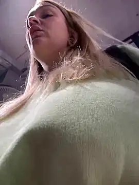 Snapshot of Teya_moon_ chatting on 12/20/24, 09:21 Teya moon online show from 12/20/24, 09:21