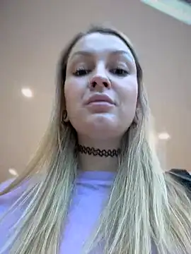 Snapshot of Teya_moon_ chatting on 12/25/24, 09:45 Teya moon online show from 12/25/24, 09:45