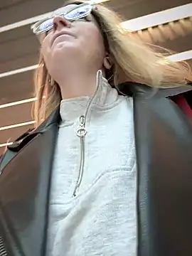 Teya moon  online show from 12/27/24, 10:12