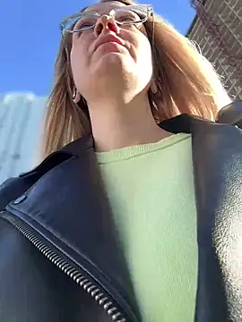 Snapshot of Teya_moon_ chatting on 01/08/25, 11:10 Teya moon online show from 01/08/25, 11:10