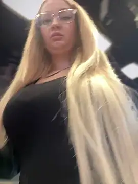 Snapshot of Teya_moon_ chatting on 01/13/25, 12:02 Teya moon online show from 01/13/25, 12:02