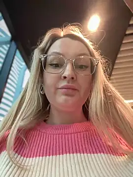 Snapshot of Teya_moon_ chatting on 01/15/25, 11:10 Teya moon online show from 01/15/25, 11:10