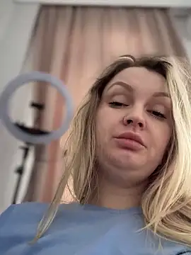 Snapshot of Teya_moon_ chatting on 02/07/25, 12:50 Teya moon online show from 02/07/25, 12:50