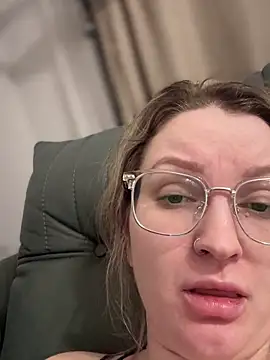 Snapshot of Teya_moon_ chatting on 02/08/25, 07:05 Teya moon online show from 02/08/25, 07:05