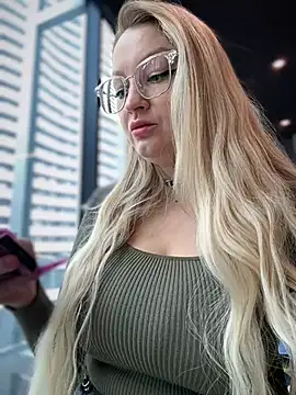 Snapshot of Teya_moon_ chatting on 02/16/25, 11:38 Teya moon online show from 02/16/25, 11:38