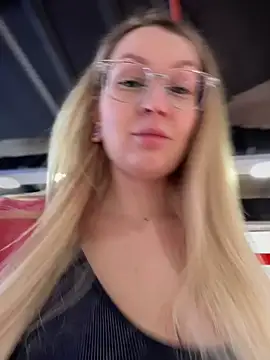 Snapshot of Teya_moon_ chatting on 02/22/25, 12:08 Teya moon online show from 02/22/25, 12:08