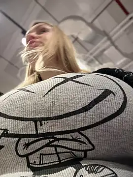 Teya moon  online show from 02/23/25, 12:37