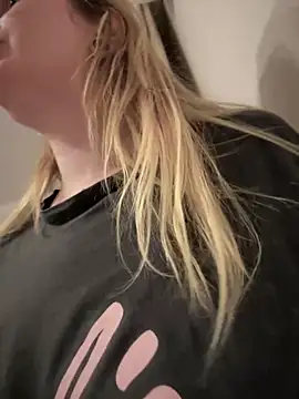 Teya moon  online show from 03/19/25, 10:09