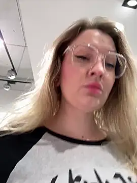 Snapshot of Teya_moon_ chatting on 09/27/25, 12:54 Teya moon online show from 09/27/25, 12:54