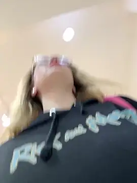 Snapshot of Teya_moon_ chatting on 10/14/25, 09:10 Teya moon online show from 10/14/25, 09:10