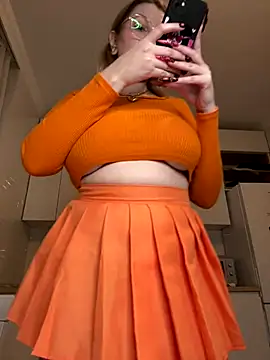 Snapshot of Teya_moon_ chatting on 10/28/25, 07:27 Teya moon online show from 10/28/25, 07:27