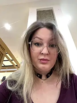 Teya moon  online show from 02/18/26, 09:27