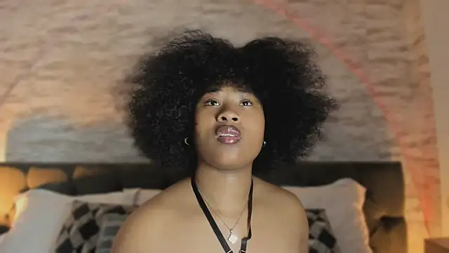 Snapshot of Anneth__M chatting on 11/11/25, 07:36 Anneth M online show from 11/11/25, 07:36