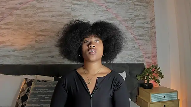 Snapshot of Anneth__M chatting on 11/25/25, 07:36 Anneth M online show from 11/25/25, 07:36