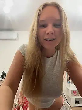 Snapshot of Ketitull chatting on 12/14/25, 05:18 Ketitull online show from 12/14/25, 05:18