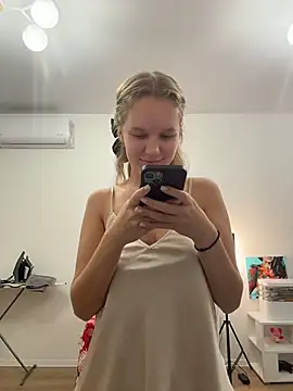 Snapshot of Ketitull chatting on 12/16/25, 05:18 Ketitull online show from 12/16/25, 05:18