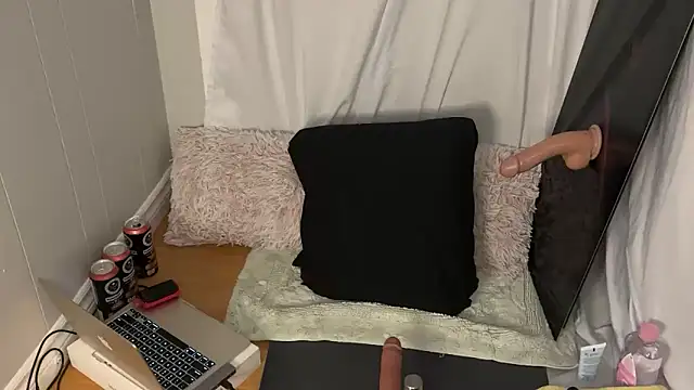 Snapshot of IvyWylde chatting on 10/26/25, 08:26 IvyWylde online show from 10/26/25, 08:26