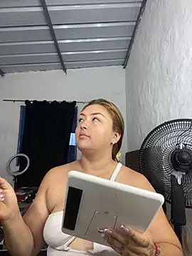 Sofia Queen17 online show from 10/05/25, 10:24