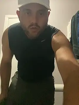 Snapshot of 817raul chatting on 09/25/25, 02:37 817raul online show from 09/25/25, 02:37