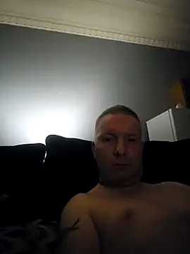 Snapshot of walker1979 chatting on 09/12/25, 10:32 walker1979 online show from 09/12/25, 10:32