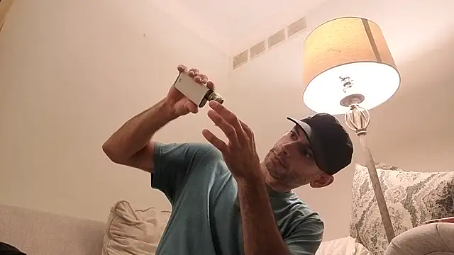 Snapshot of hailzeffn chatting on 09/16/25, 11:00 hailzeffn online show from 09/16/25, 11:00