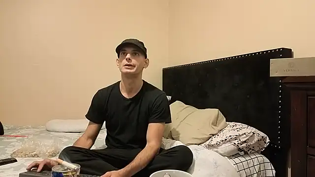 Snapshot of hailzeffn chatting on 10/18/25, 03:31 hailzeffn online show from 10/18/25, 03:31