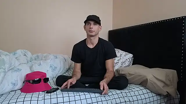 Snapshot of hailzeffn chatting on 10/18/25, 03:35 hailzeffn online show from 10/18/25, 03:35