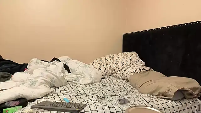 Snapshot of hailzeffn chatting on 10/23/25, 07:18 hailzeffn online show from 10/23/25, 07:18