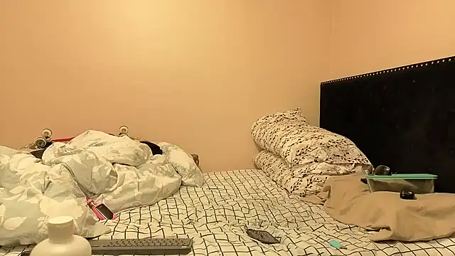 Snapshot of hailzeffn chatting on 10/24/25, 07:27 hailzeffn online show from 10/24/25, 07:27