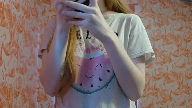 Snapshot of strawberrysmoothie chatting on 01/13/26, 08:03 strawberrysmoothie online show from 01/13/26, 08:03