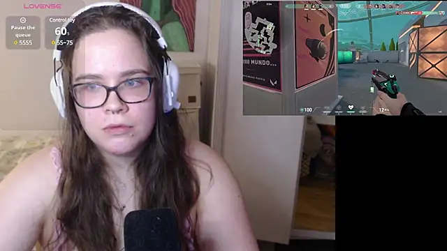 Snapshot of playvalorantwithmenow chatting on 12/26/24, 09:26 playvalorantwithmenow online show from 12/26/24, 09:26