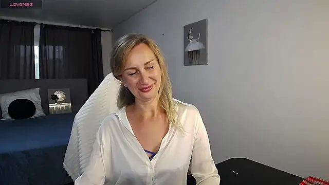 Vanessa Nowak online show from 07/05/26, 01:40