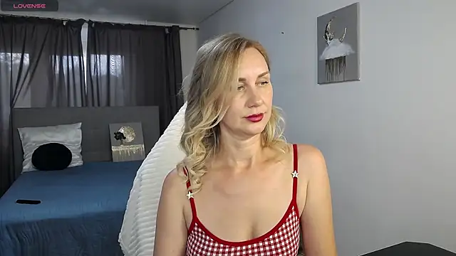 Vanessa Nowak online show from 07/15/26, 02:00