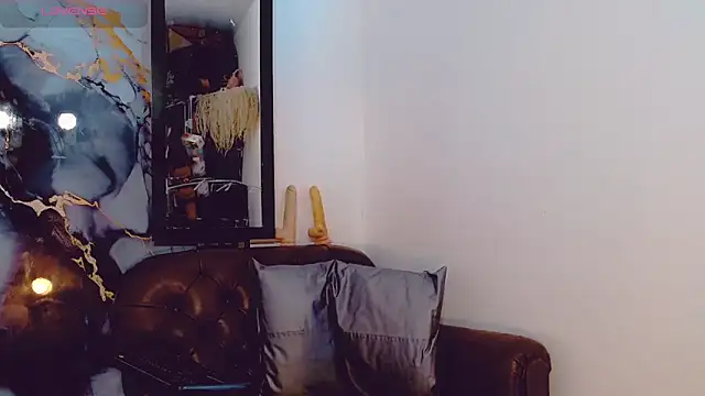 Snapshot of khiara_moretti chatting on 11/06/25, 11:11 khiara moretti online show from 11/06/25, 11:11