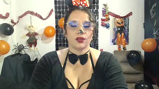 Aleja Gonzales online show from 10/30/25, 04:47