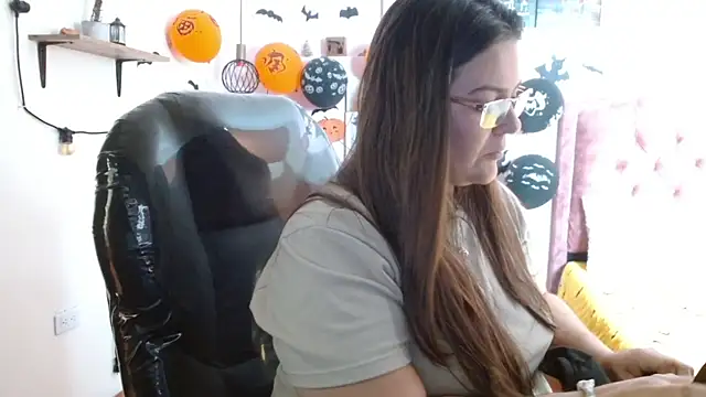 MsJossie online show from 10/23/25, 03:28