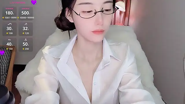 Snapshot of Duomiz chatting on 10/23/25, 12:26 Duomiz online show from 10/23/25, 12:26