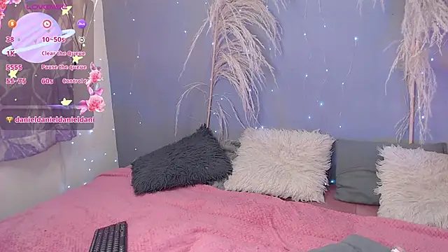 Snapshot of sussiee_garden chatting on 01/15/25, 01:52 sussiee garden online show from 01/15/25, 01:52
