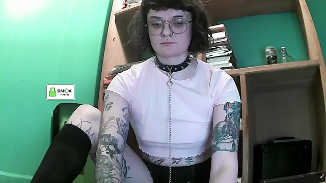 Snapshot of lucyxxxbot chatting on 03/09/25, 12:31 lucyxxxbot online show from 03/09/25, 12:31