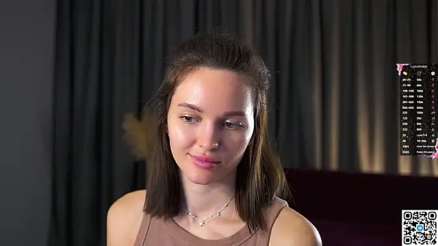 Snapshot of AnneKlint chatting on 12/18/24, 12:18 AnneKlint online show from 12/18/24, 12:18