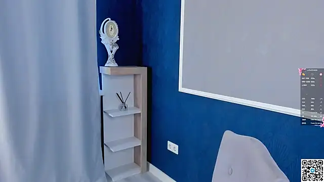 Snapshot of AnneKlint chatting on 12/24/24, 12:33 AnneKlint online show from 12/24/24, 12:33